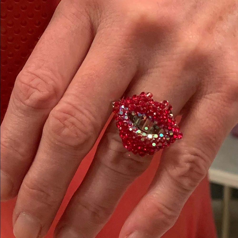 Lips shaped adjustable ring - Picture 2 of 3